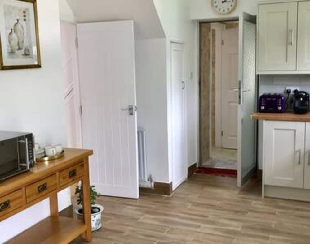 The Woodfarm Lodge - 3 Bedroom House With Parking