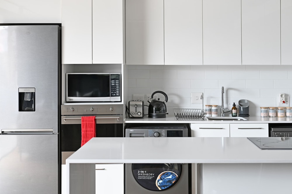 Two Bedroom Green Point Rooftop Pool BBQ