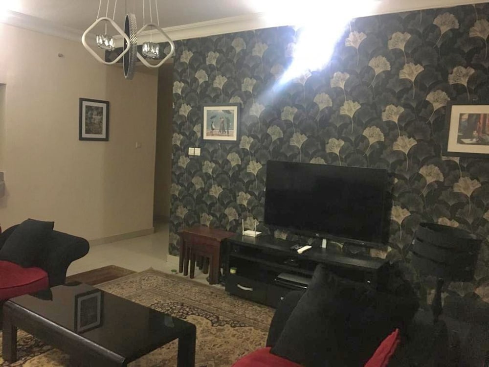 Shortlet Apartment Milverton Estate view 4