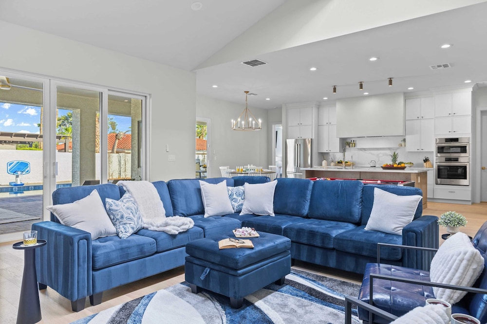 El Dorado by Avantstay Luxe 4BR w/ Pool, Putting Green, Fireplace Near Kierland