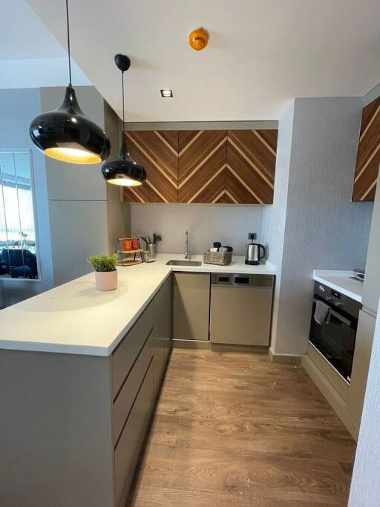 Brand-new 2 1 Apartment-near Mall of Istanbul