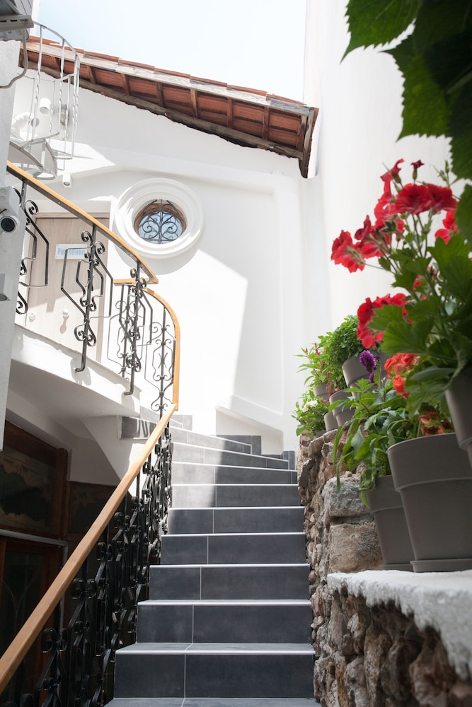 Step One - Luxury Suites right in the heart of Acropolis next to metro station
