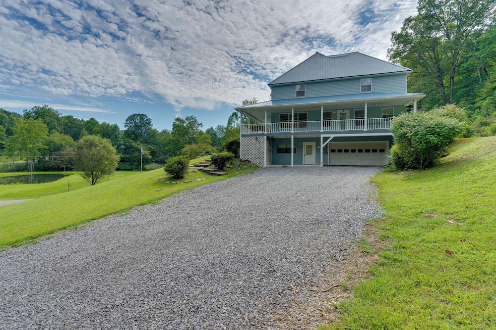Spacious Murphy Home w/ Game Room + Fire Pit! view 5