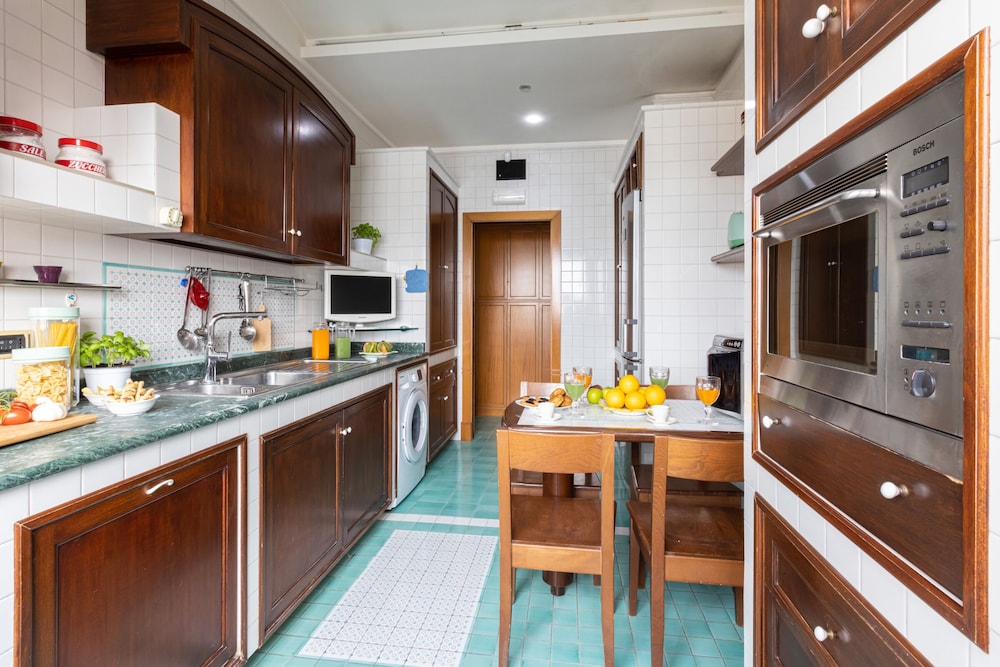Family Home With Terrace & View In Sorrento Center