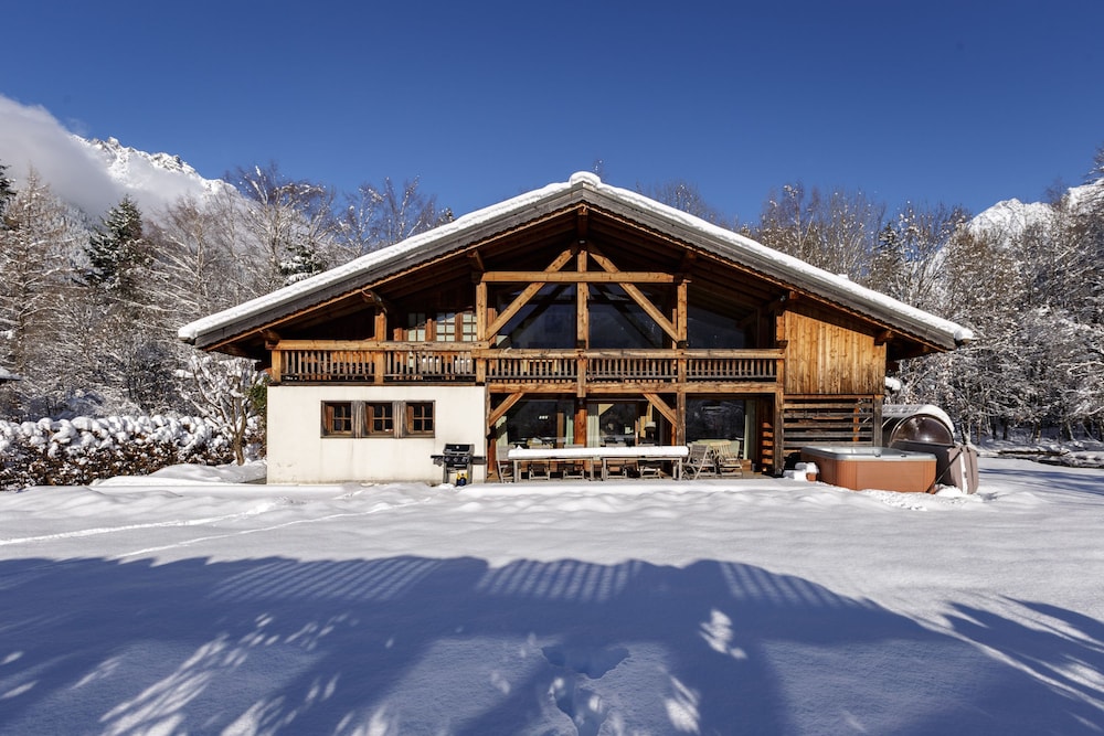 Magnificent Chalet Valhalla 5 Central Chamonix