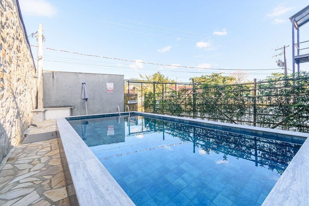 Apartamento novo com piscina, condomínio Ubatuba