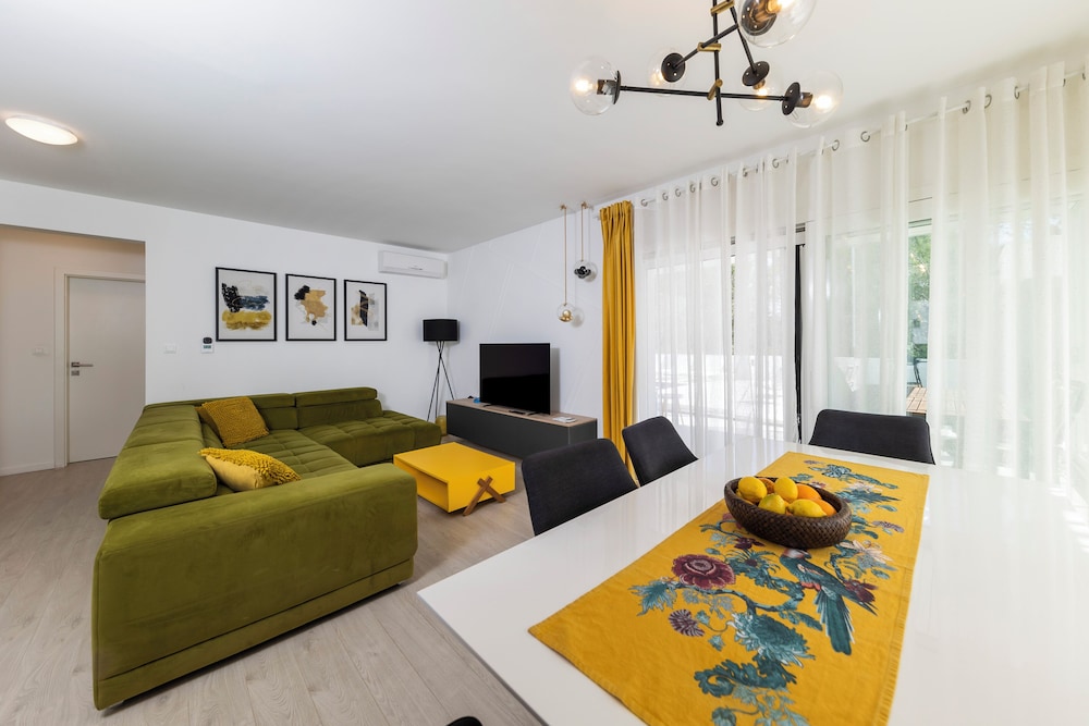 Alba Family Home
