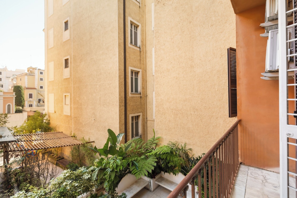 Vatican Beautiful 2Br Apartment With Terrace