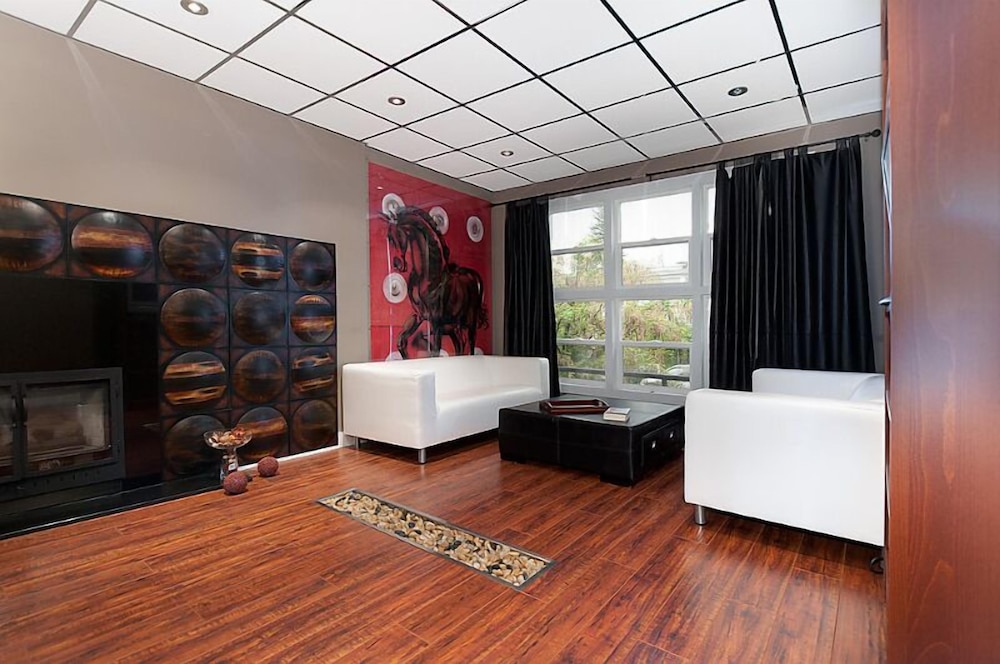 Commercial Drive Accommodations