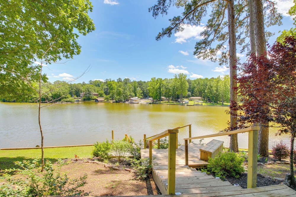 Secluded Lake Hamilton Access: Hot Springs Home