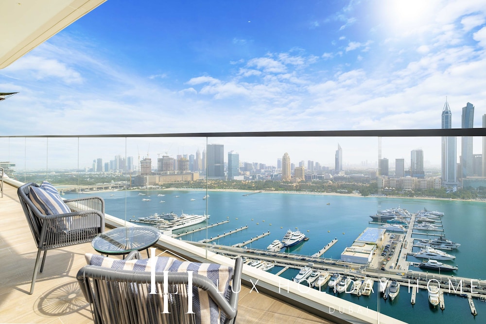 LUX The Marina Vista Beachfront Suite