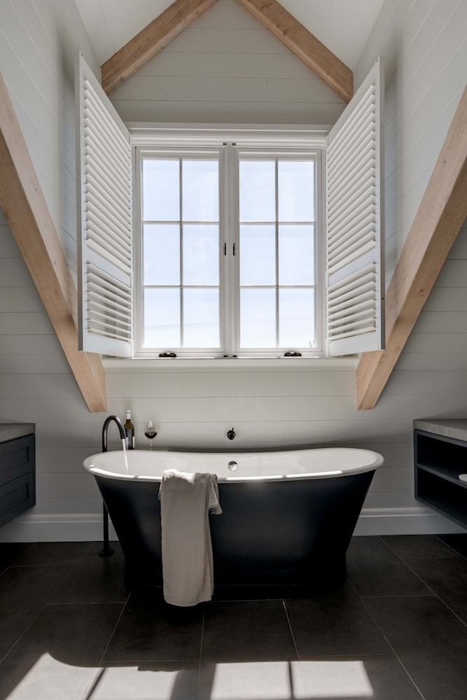 The Loft at Linnaeus Farm Berry - by Linnaeus Collection
