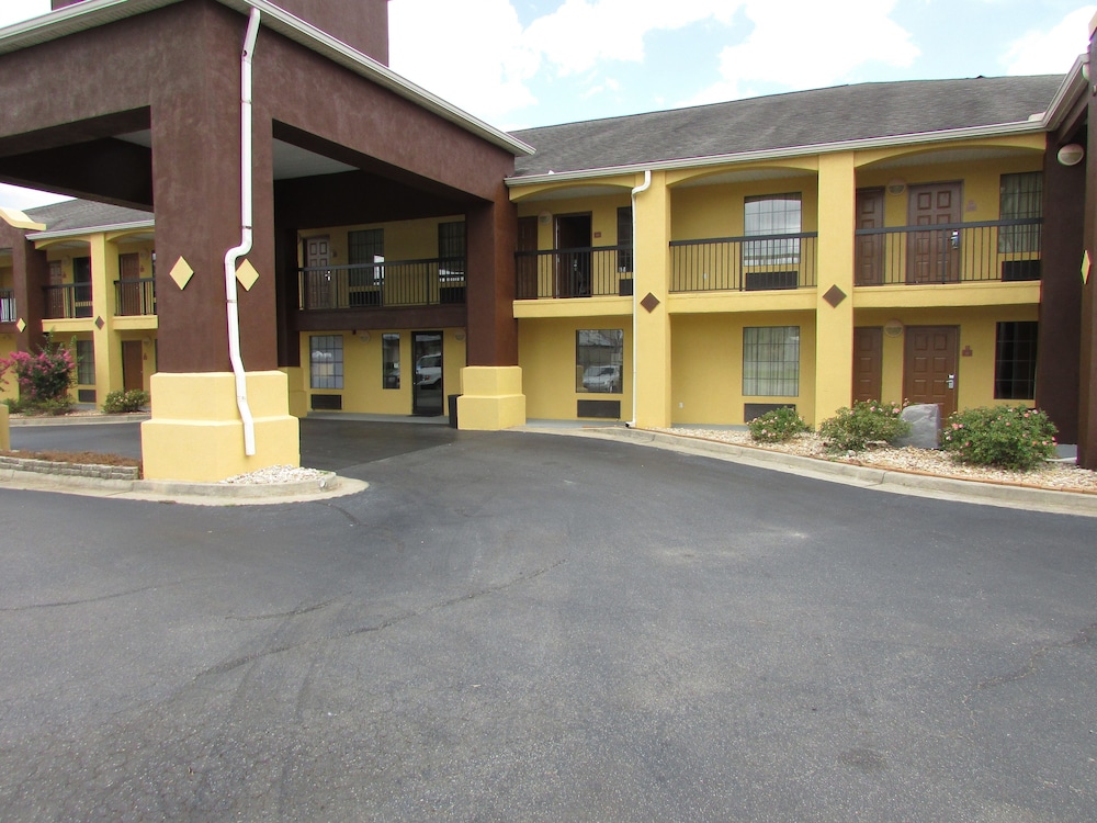 Days Inn Suites by Wyndham Fort Valley - Property Image 18
