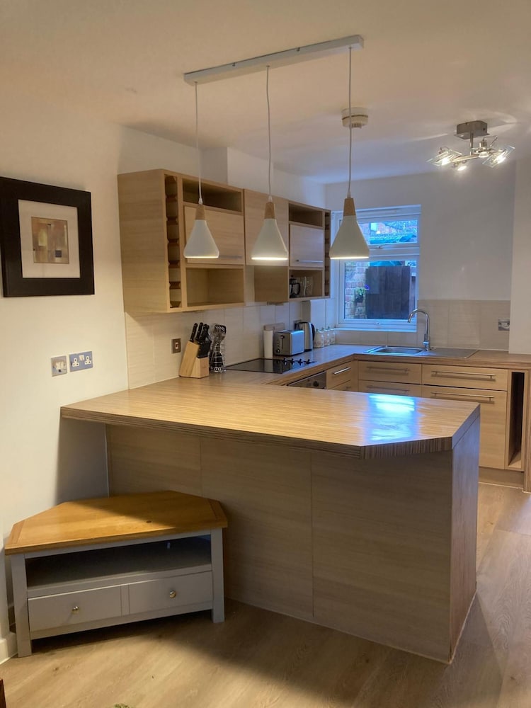 One Bedroom Cottage in Northampton view 5