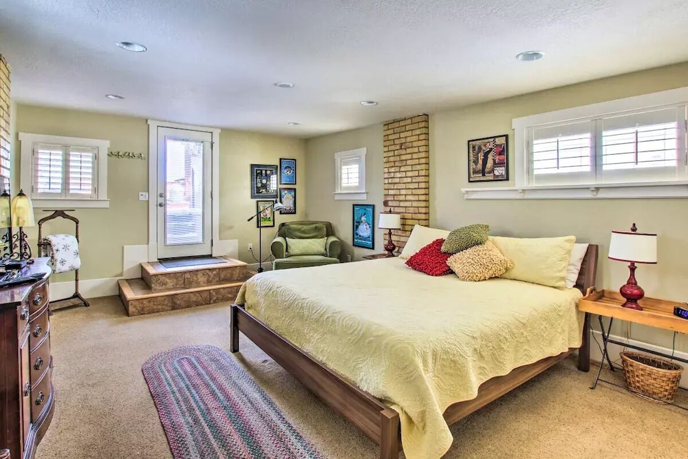 Logan Vacations - The Loft on Center - Property Image 2