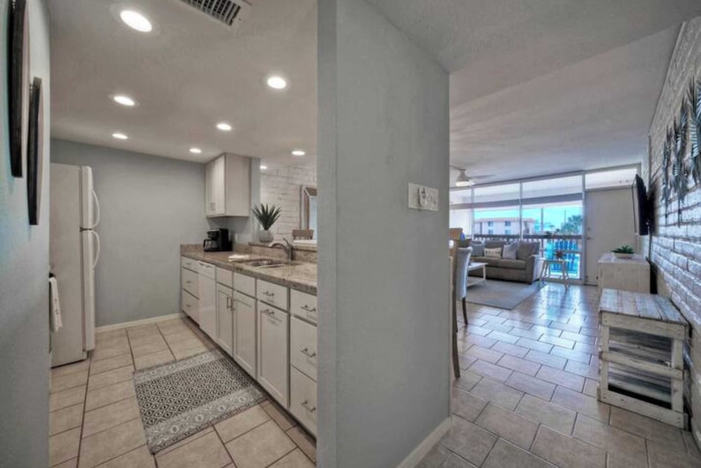 Sleeps 20 3 Condos w/ Beach Access, Pool, Tennis Courts Sea Sands Complex