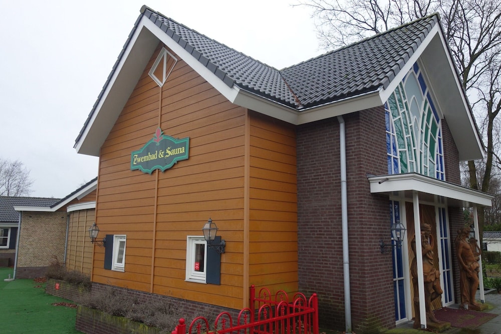 Chalet in Voorthuizen With Indoor Pool view 3