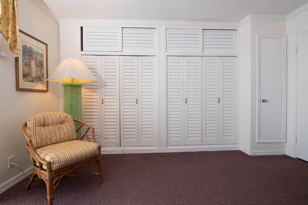Palm Beach Waterfront Suites