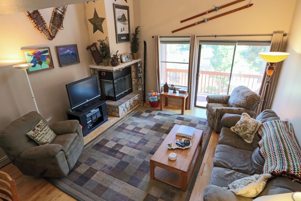 Quiet Cozy Fraser Getaway for 7!