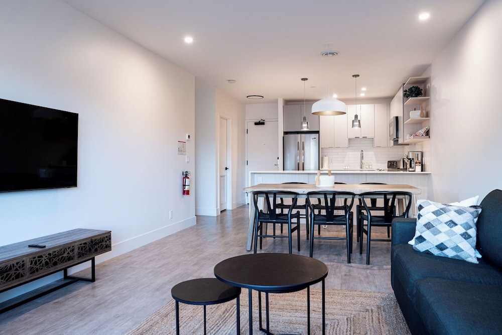 Drop In Condo by Revelstoke Vacations