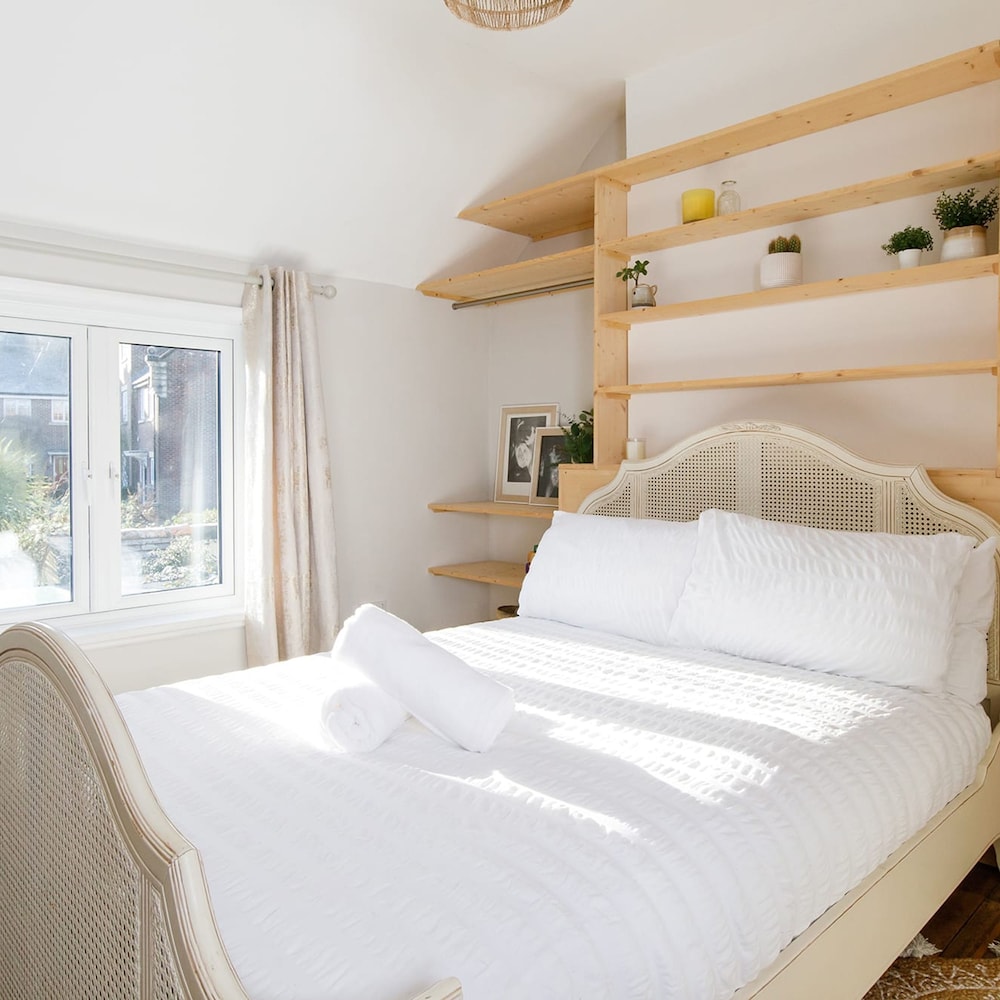 Terraced Townhouse Close to City Centre view 4
