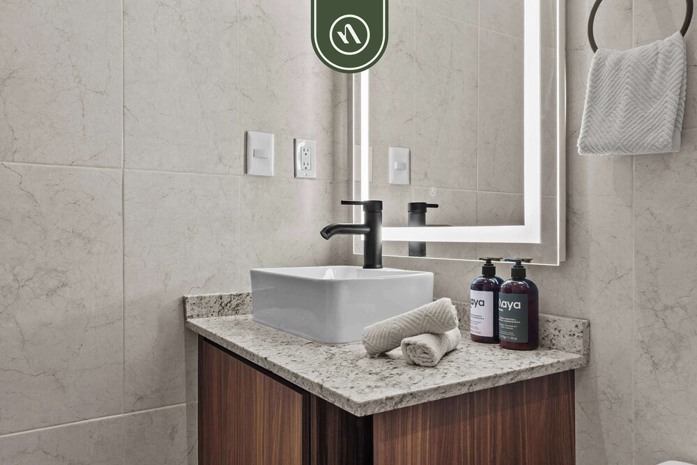 Luxury 2 BR - Downtown - Pool - Sunset in Terrace