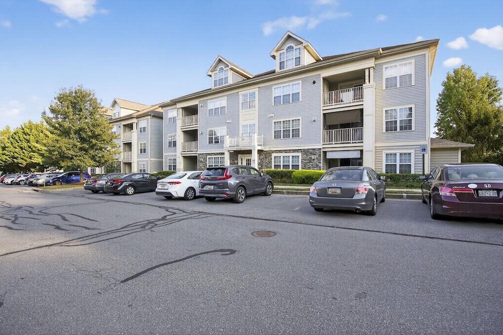 Cozy Pikesville Penthouse With Basketball Arcade 2 Bedroom Condo