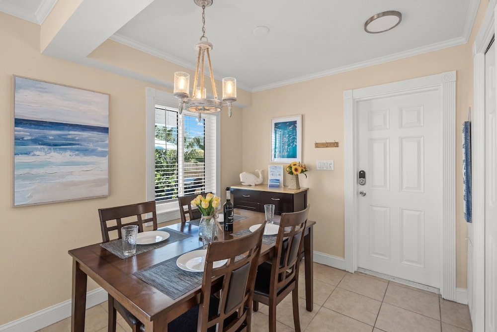 Coastal Breeze Siesta Entire 4-unit Complex With Dock