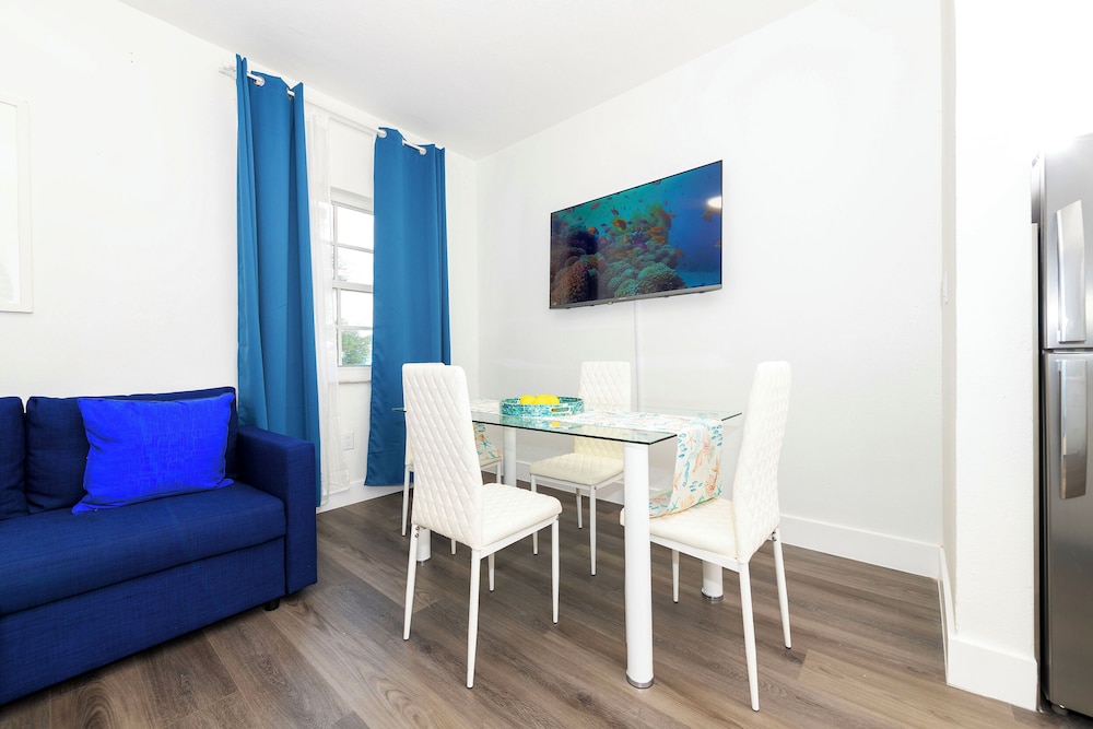 Collins Beach Apartments