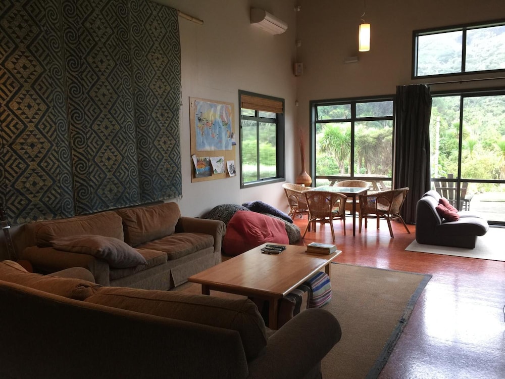 Piha Beachstay - Hostel