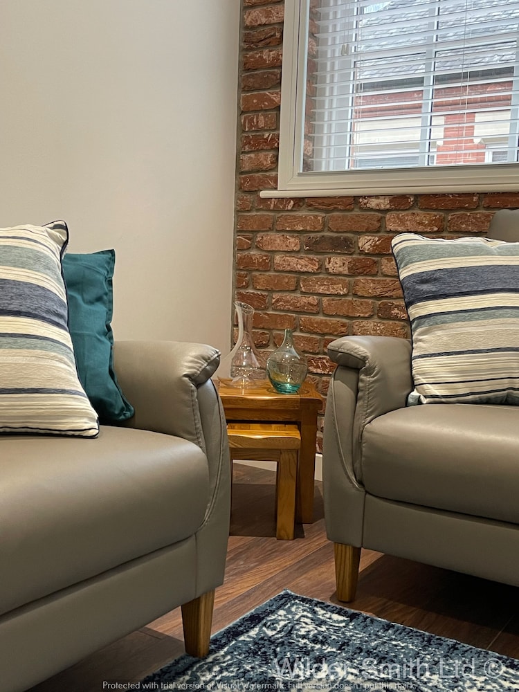 Stylish 2-bed Luxury Apartment in Nottingham City view 4