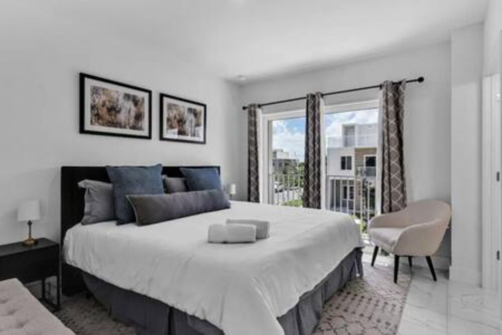 25893 Sw 144 CT 3 Bed 2 5 Bath Townhome Rooftop 1 Parking Spot
