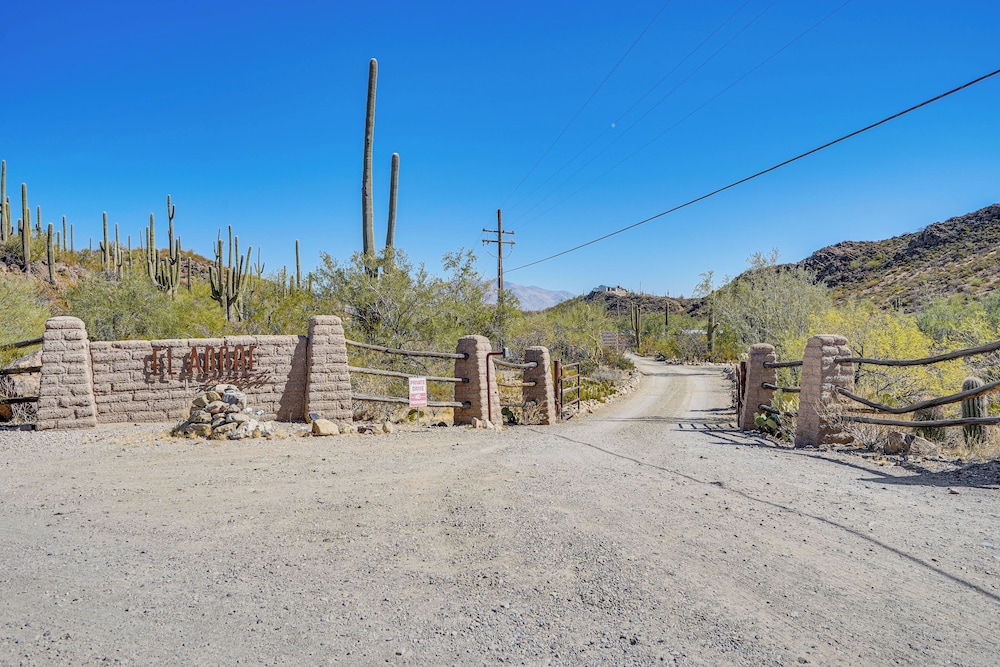 1 Mi to Saguaro NP: Charming Tucson Casita