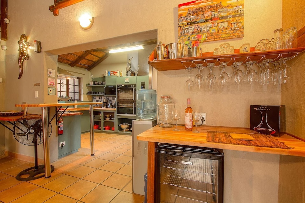 Villa - Sleeps 10 - Pool - Patio - Housekeeping