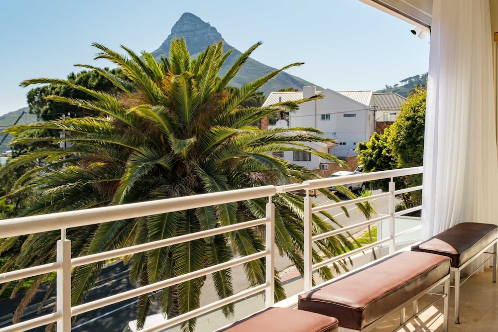 Camps Bay 4BR w Pool and Sea Views Atlantic Gem