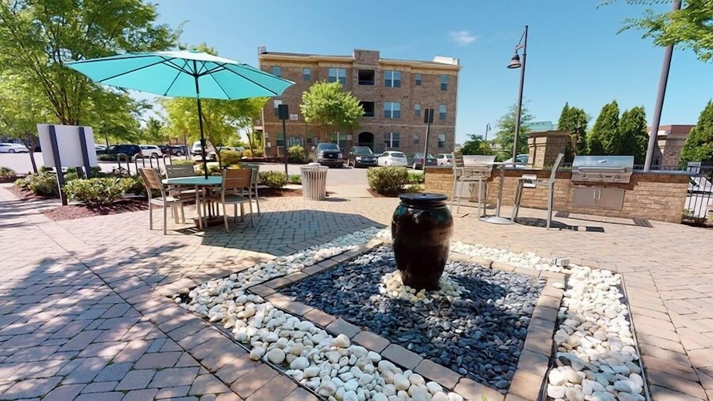 Landing Cool Springs Apartments