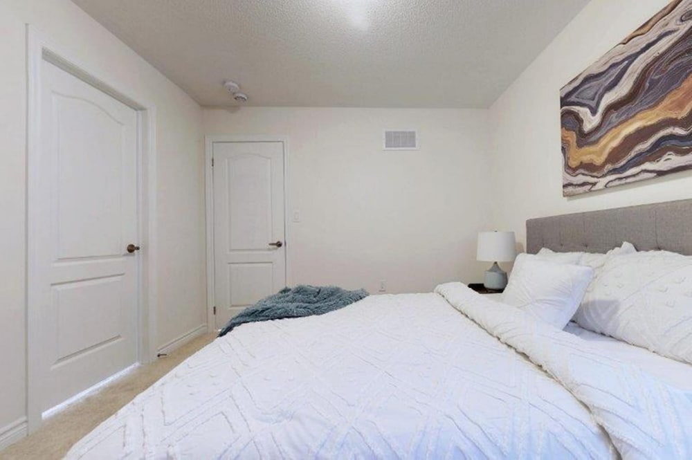 Georgina. New 4 Bedroom House Near Lake Simcoe