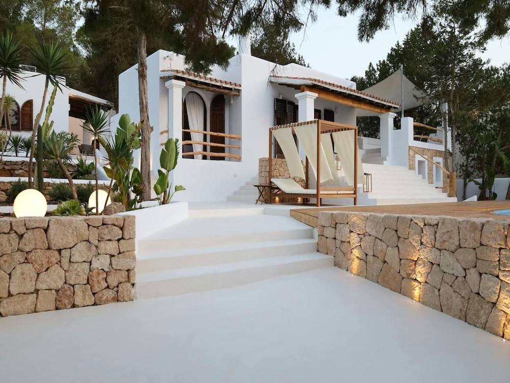 Holiday Villa With Pool