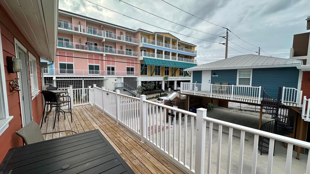 Parrot Cottage in Fort Myers Beach