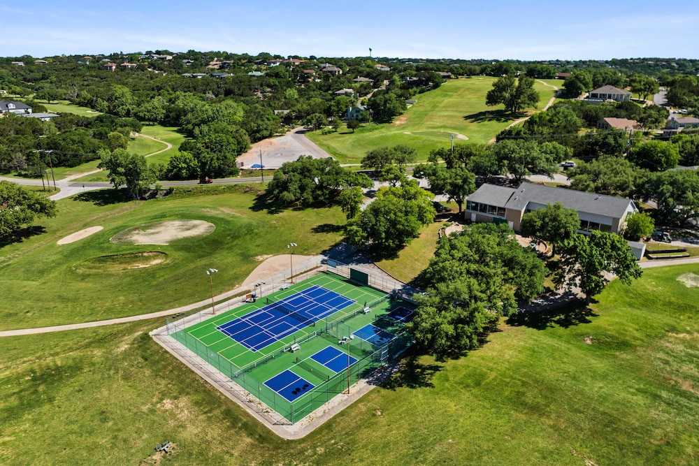Lago Vista Home w/ Game Room Outdoor Tub! - Property Image 37
