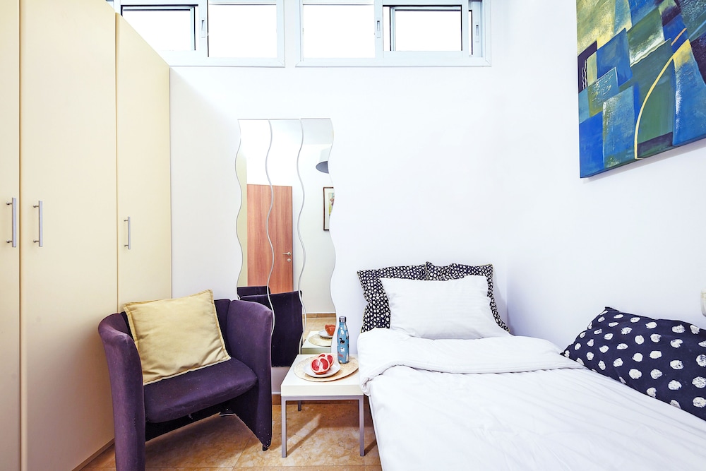 Deluxe 2BD Jaffa Dreams W Pool & Parking view 4