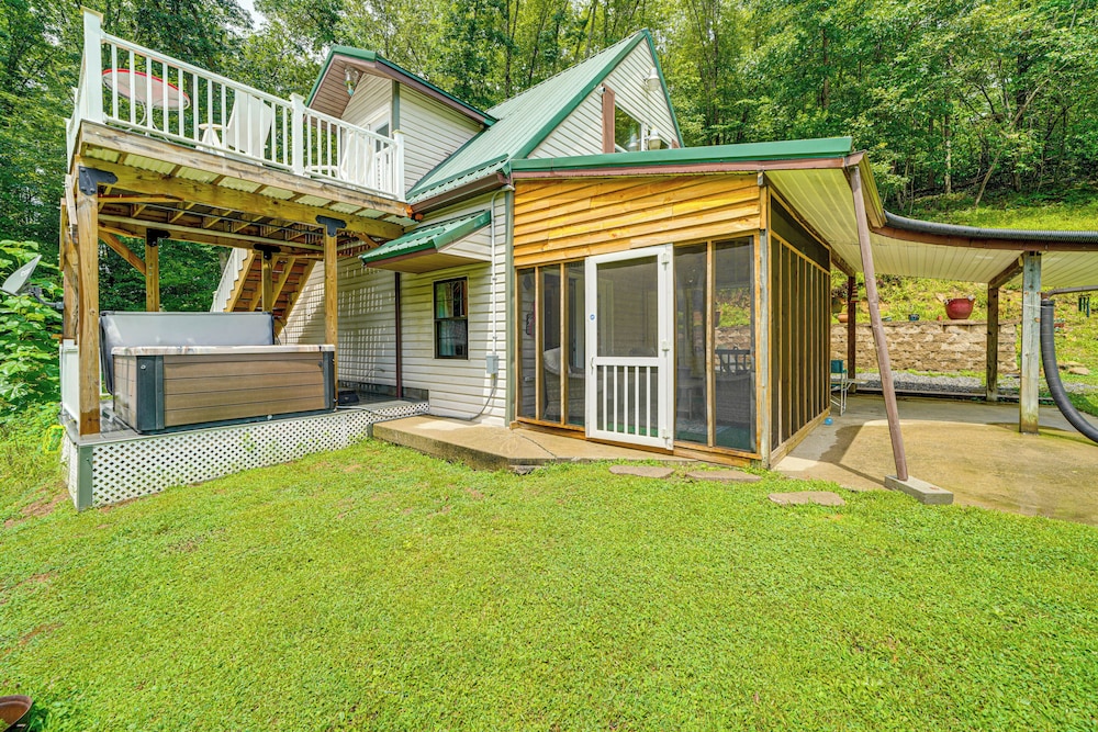 Hot Tub + Pet Friendly: Quiet French Creek Getaway