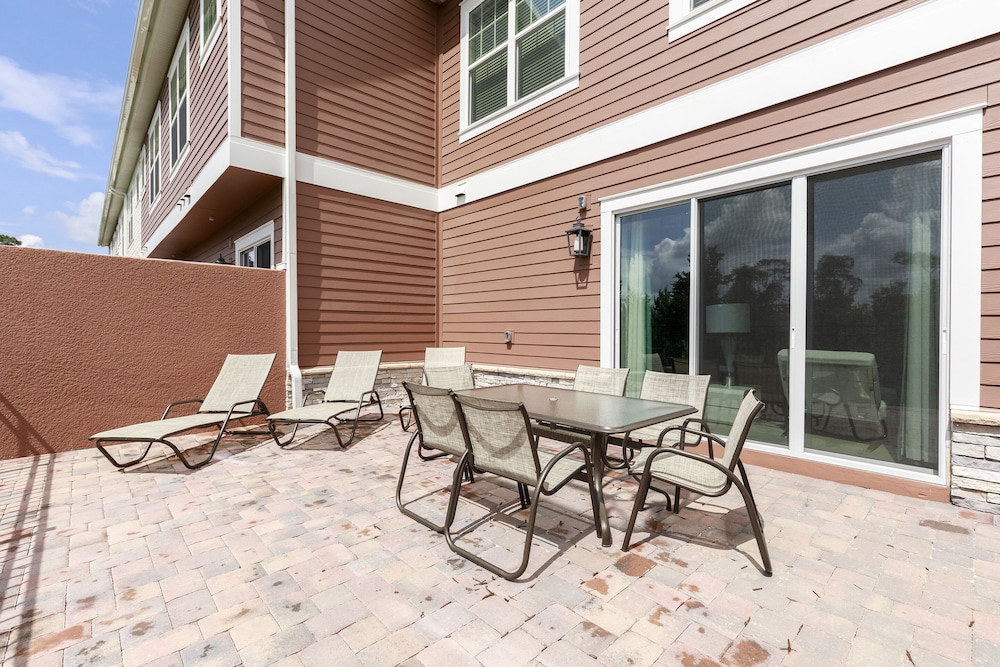 Summerville Vacation Homes by Columbia Management