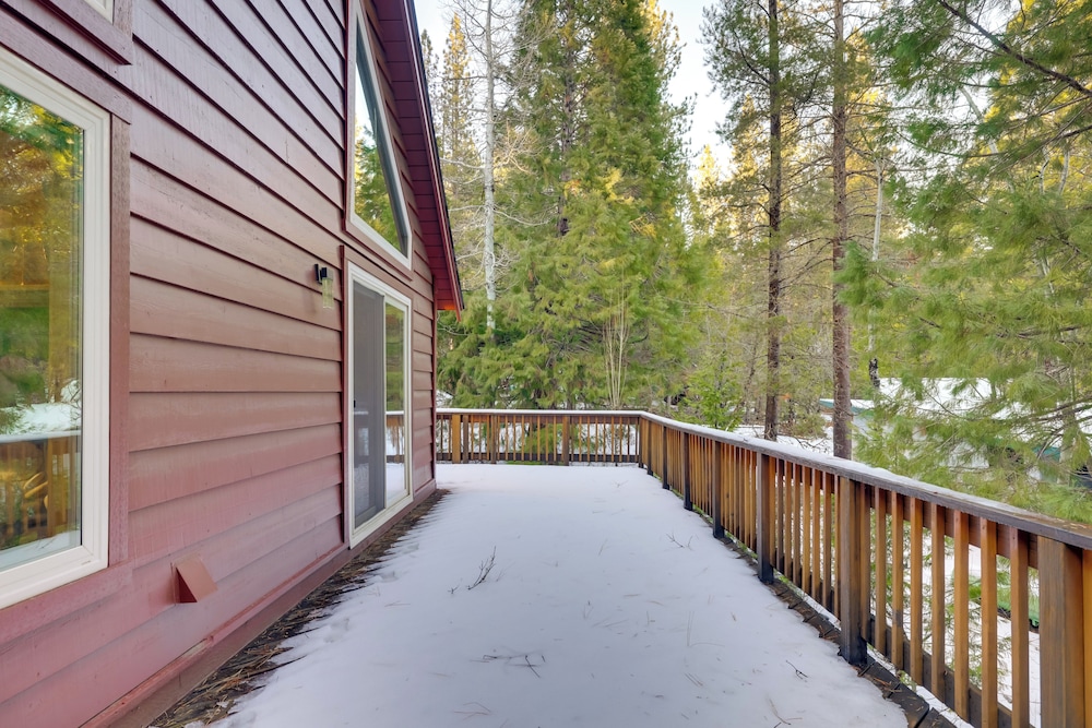 5 Mi to Dodge Ridge: Cabin in Strawberry