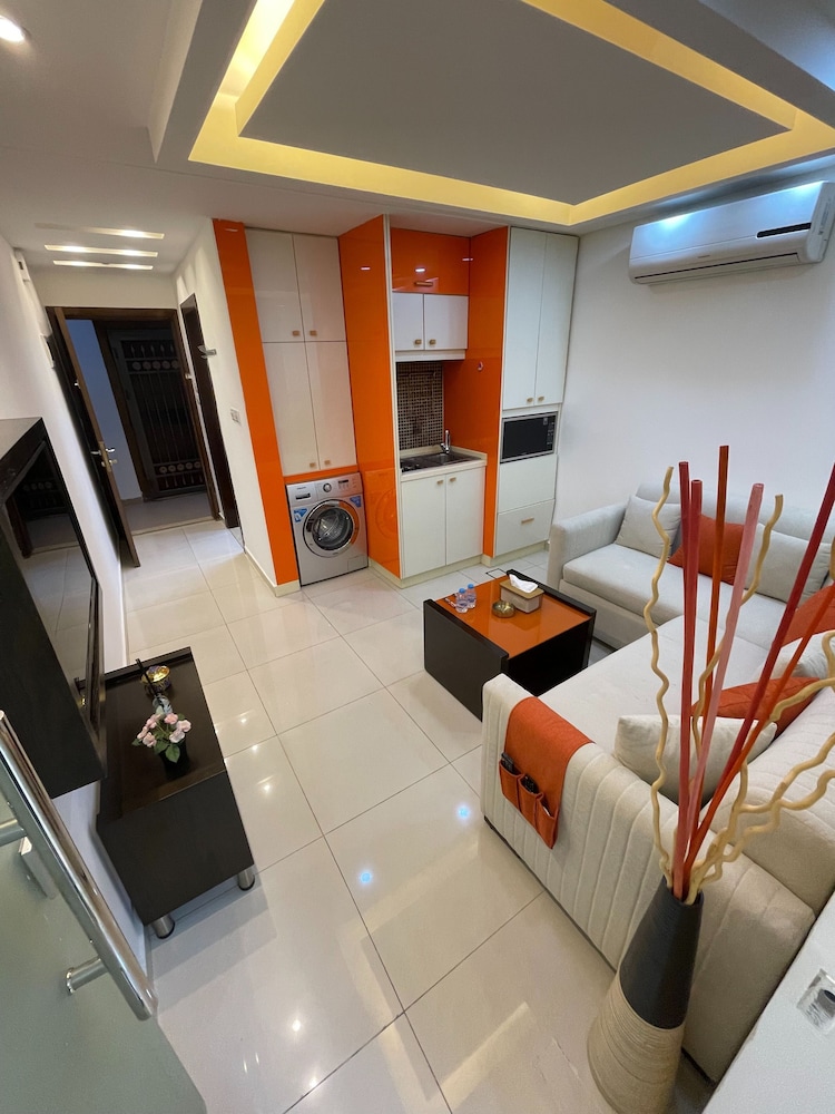 Al-burj Apart at 7th Circle 208
