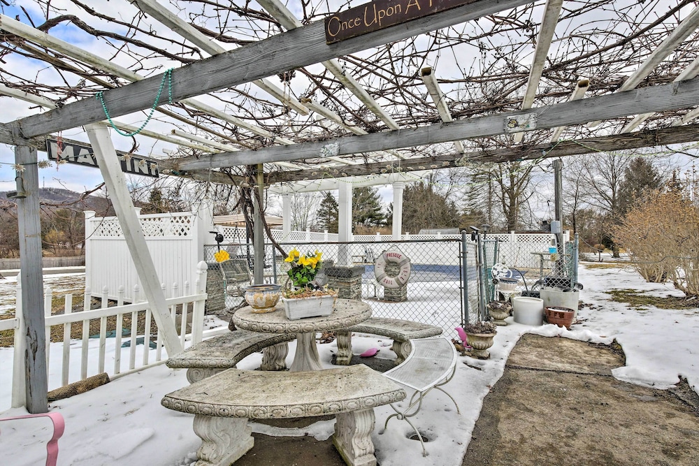 Hopewell Junction Apartment w/ Community Pool - Property Image 8