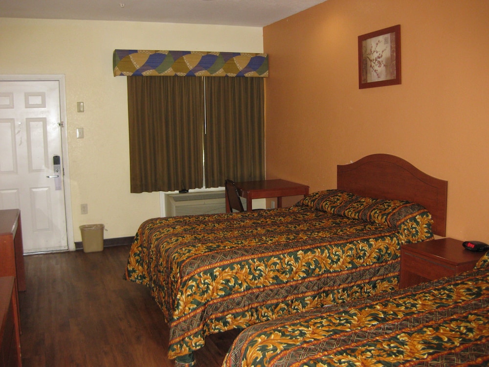 Scottish Inn and Suites