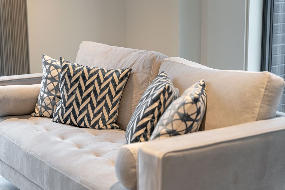 Luxury 2-bedroom Apartment in St Martin s Place BMH