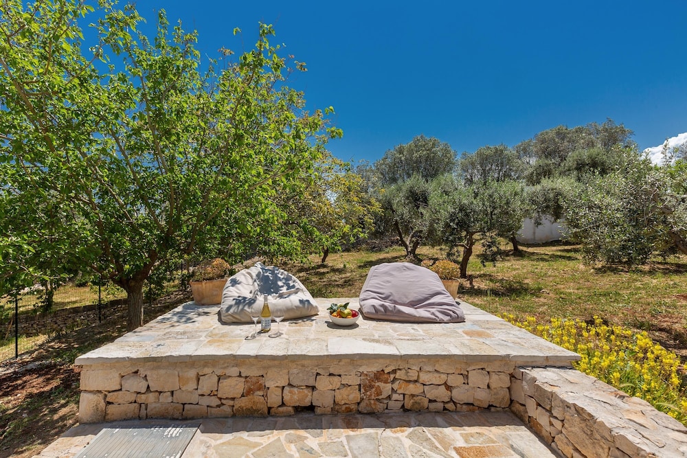 2526 Trullo Limone by Perle di Puglia view 3