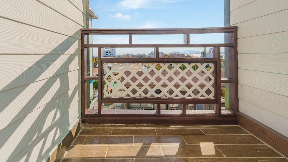 Geoje Peugeot Gomsol Petfriendly Pension